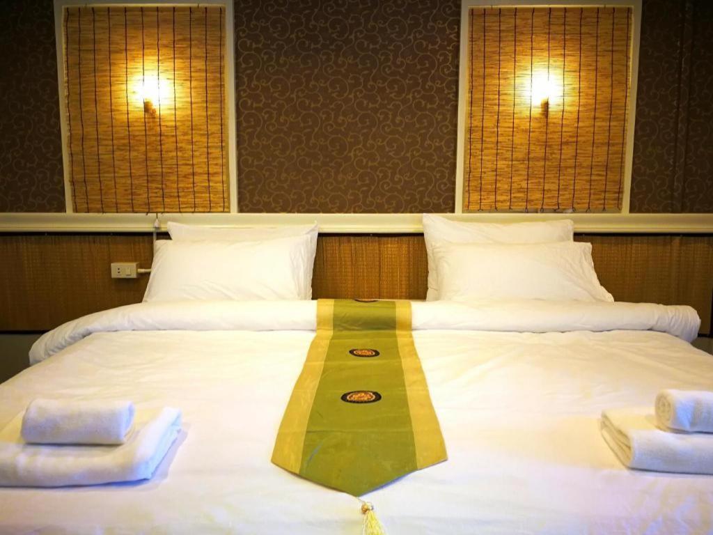 Thousand-Ten Thousand Hotel Бангкок Экстерьер фото
