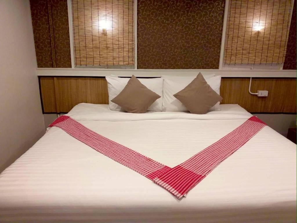 Thousand-Ten Thousand Hotel Бангкок Экстерьер фото